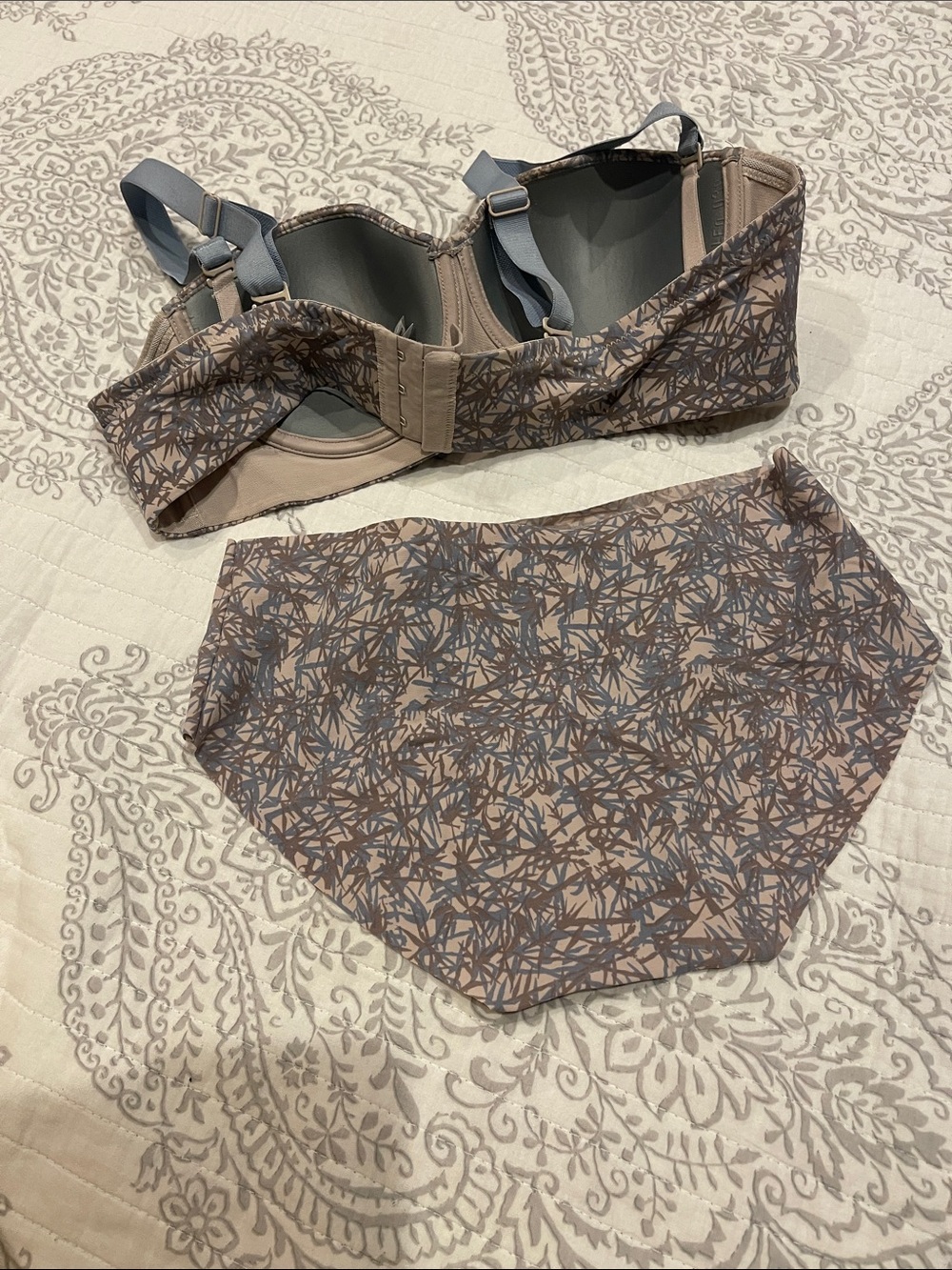 Leonisa 36D Printed Underwire Bra & High-Waist Brief Set in Taupe and Gray - Picture 3 of 3